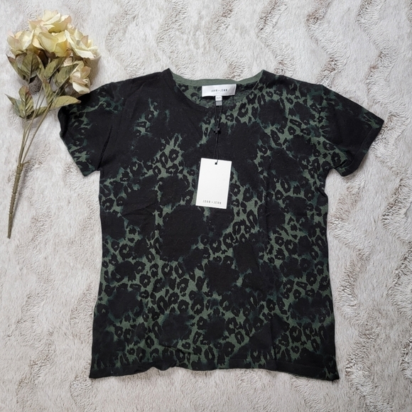 John + Jenn Forest Green Leopard Black Short Sleeve Tshirt NWT Size XS - Picture 1 of 12